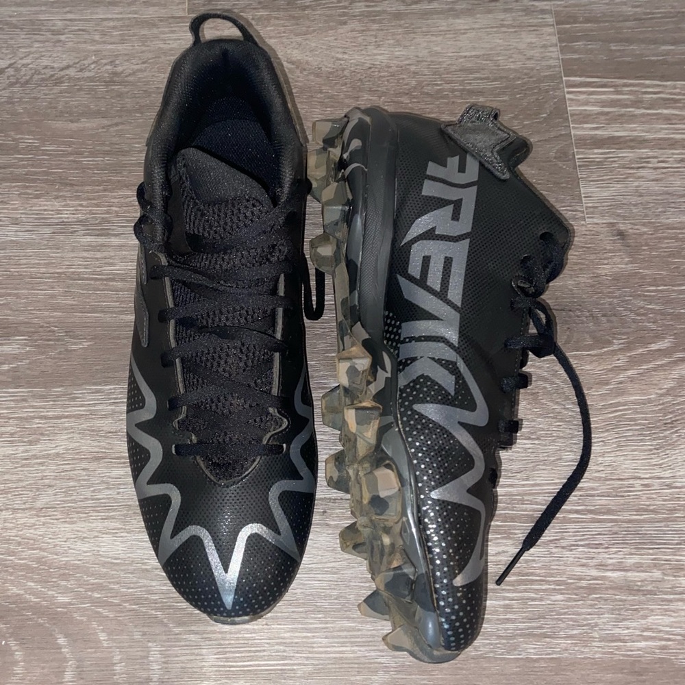 Adidas Men’s Freak Spark Md-Team Football shoes